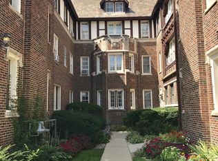 458 Winnetka Ave APT 210, Winnetka, IL 60093