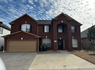 400 Creek Point Ln, Arlington, TX 76002