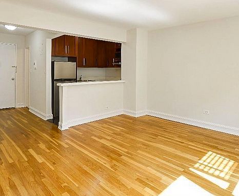 2nd image of 214 W 16th St APT 5S