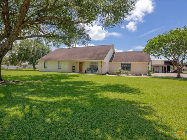 301 Crawford Dr, Victoria, TX 77904