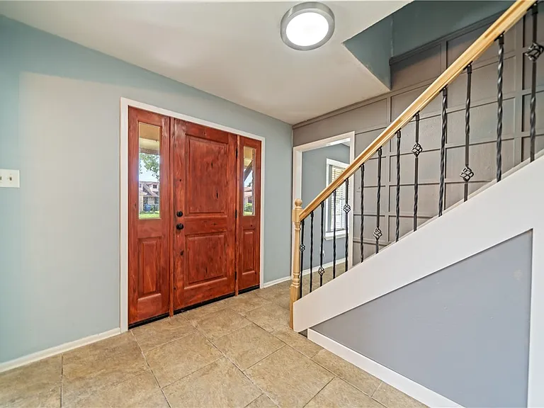 2445 Cricket Hollow St — Photo 3