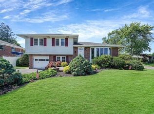 23 Deerfield Ln, Melville, NY 11747