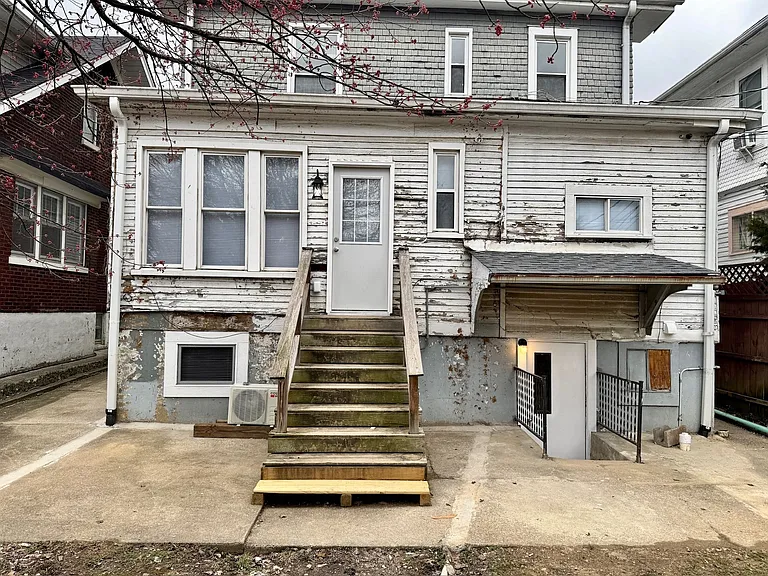 4725 Southern Pkwy #1 — Photo 4