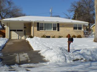 1932 Connie Rd, Lincoln, NE 68502