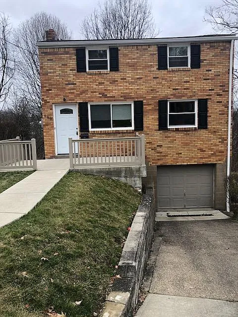 889 Middle Rd photo 1