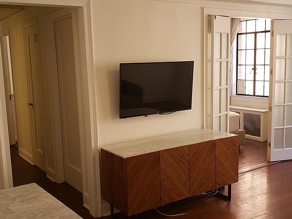 4th image of 314 E 41st St APT 802B