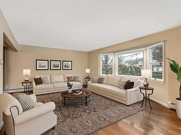 2nd image of 8 Lorie Ln