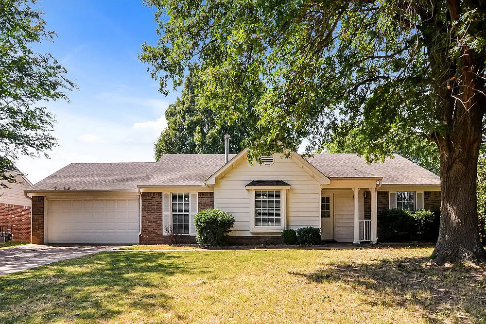 3 bed, 2.0 bath, 1765 sqft, $1,800 — Photo 1