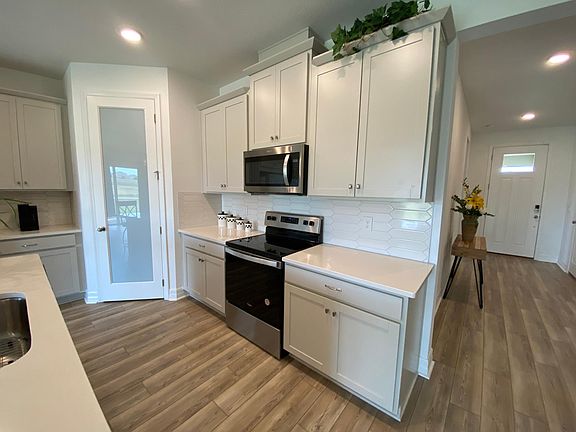 3rd image of 2283 Garden Belle Dr
