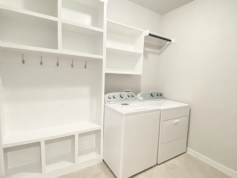 4011 Goldfinch Hvn — Photo 3