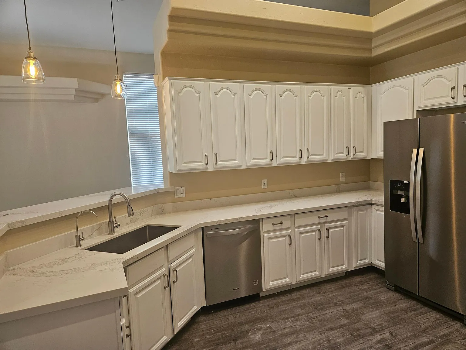 4 bed, 2350 sqft, $3,450 — Photo 4