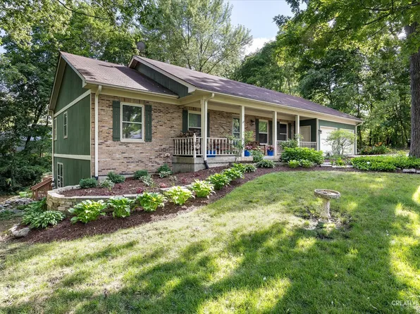 35W841 Wood Ln, St Charles, IL 60175