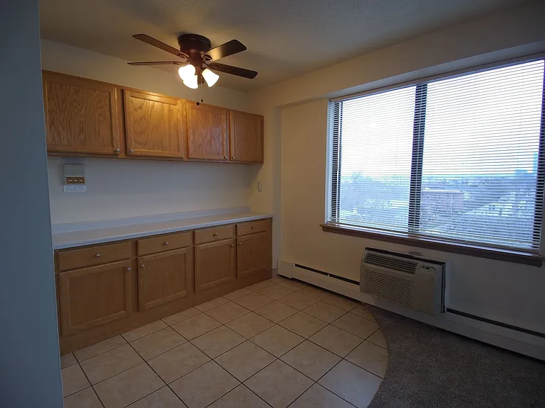 2233 N Summit Ave — Photo 42