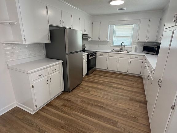 3rd image of 3858 Neuse Rd