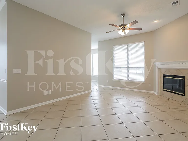 5372 Chestnut Lake Dr — Photo 4