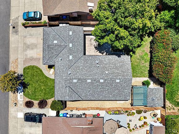 3rd image of 1208 Temblor Street