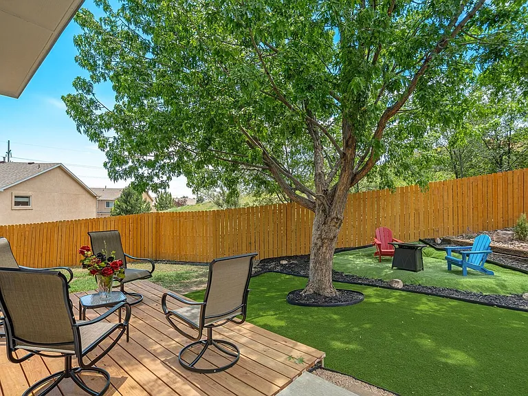 985 Apollo Ct — Photo 36
