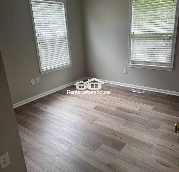 316 Oakwood Rd — Photo 10