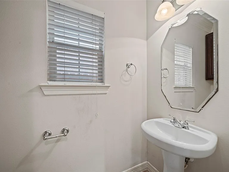 14443 Basalt Ln — Photo 16