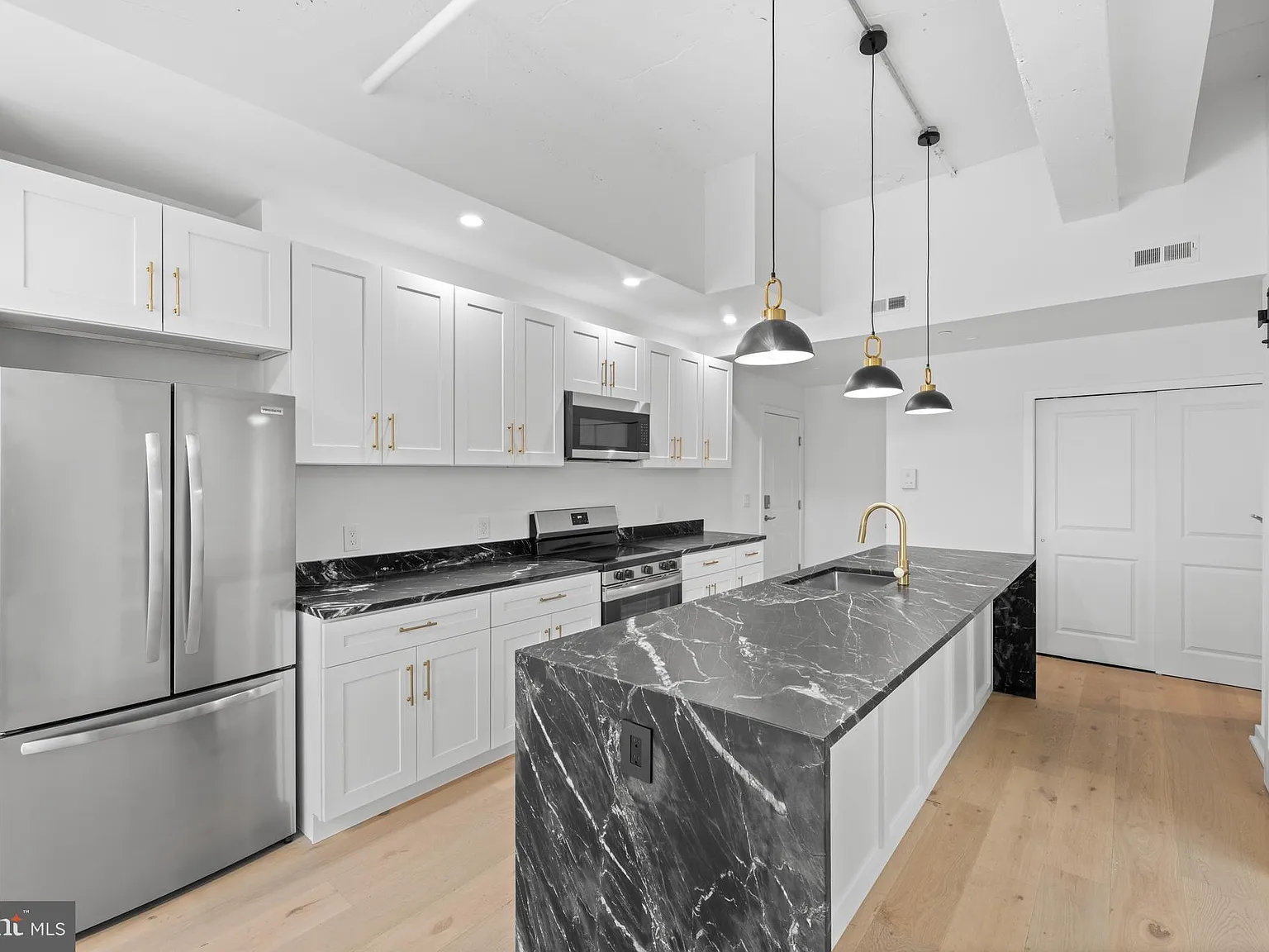 1 bed, 1108 sqft, $3,595 — Photo 3