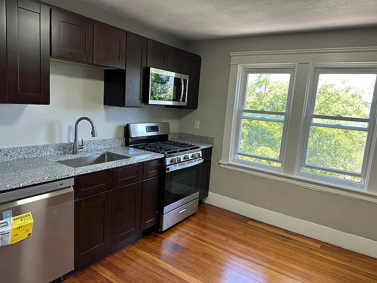 31 Home Ave #3 — Photo 2