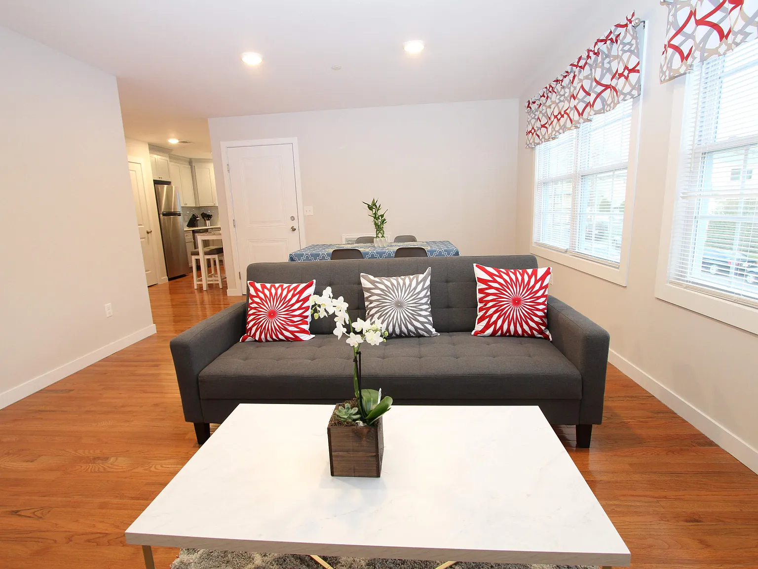 3 bed, 2800 sqft, $3,850 — Photo 1