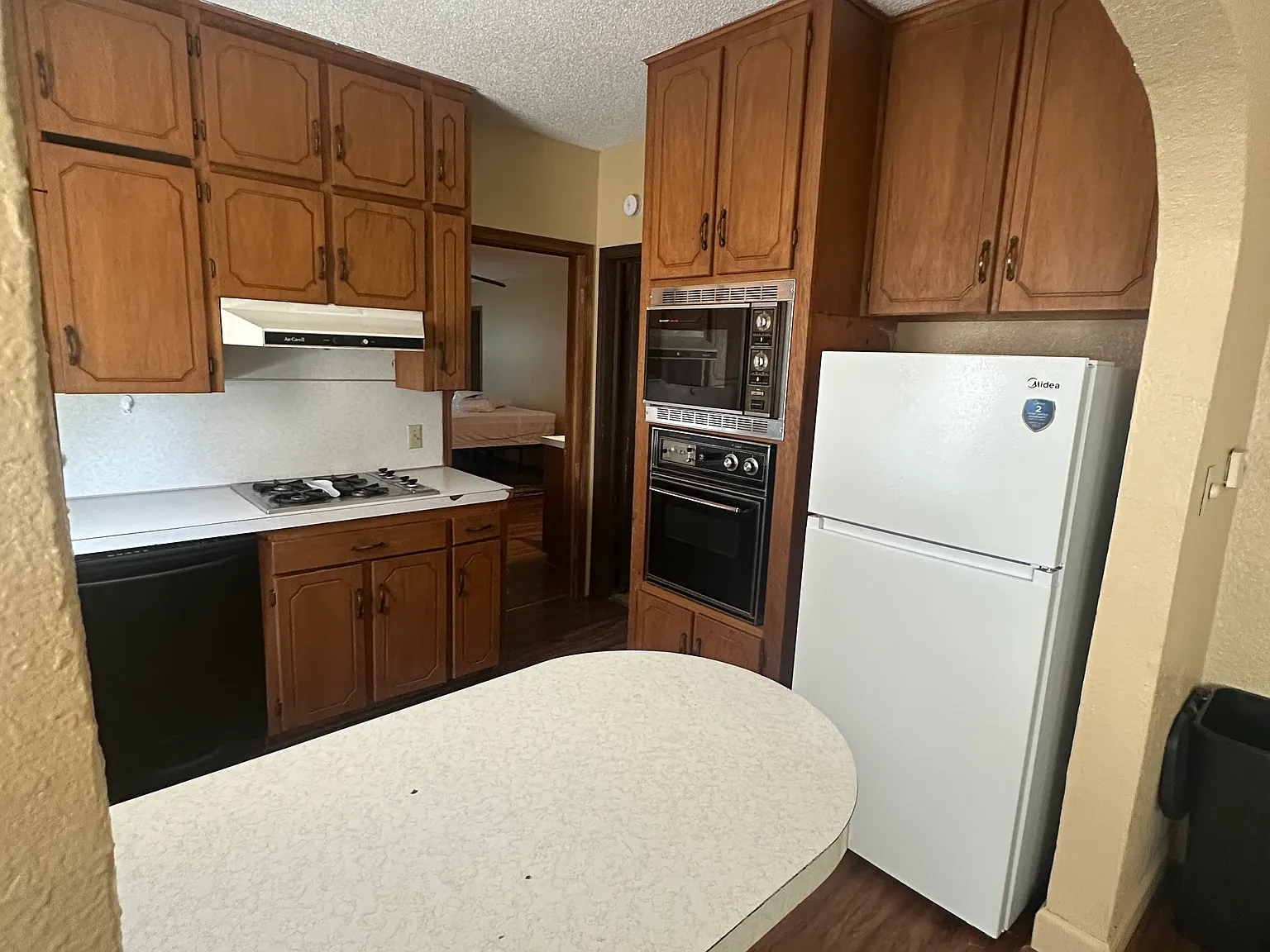 3 bed, 1.5 bath, 1326 sqft, $800 — Photo 3