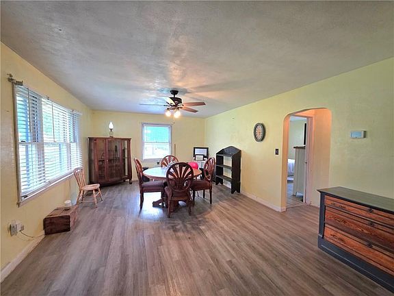 2nd image of 703 W Benton St