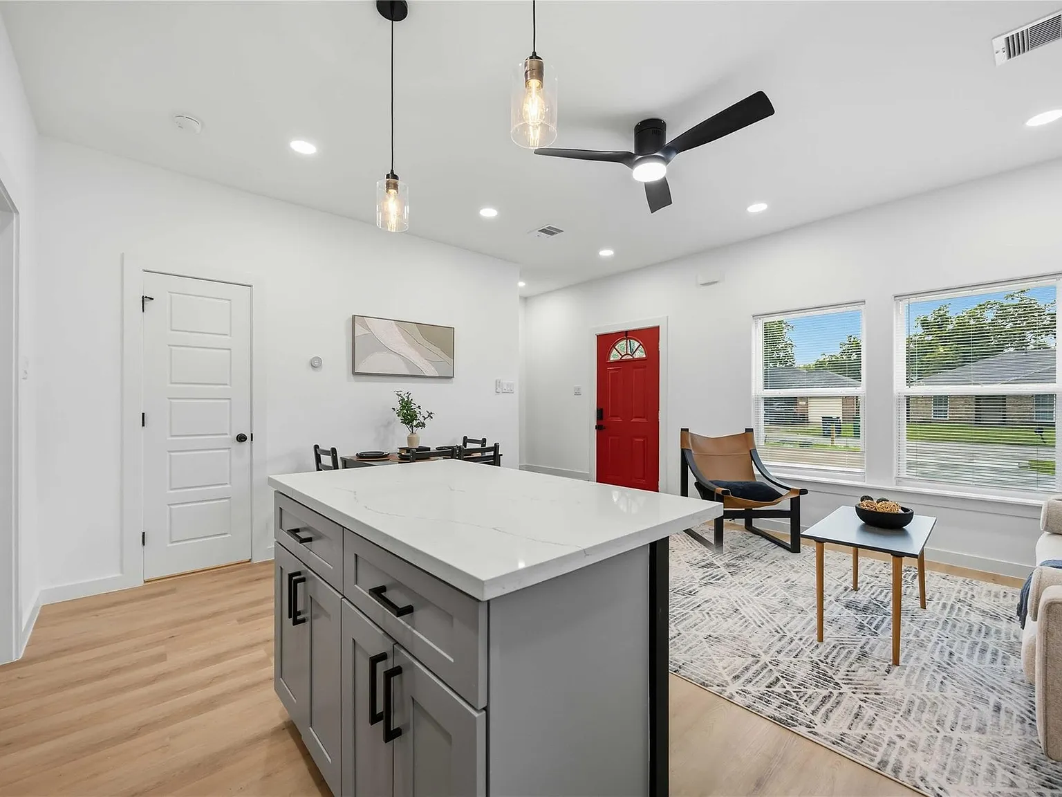 3 bed, 2.5 bath, 1212 sqft, $1,750 — Photo 2