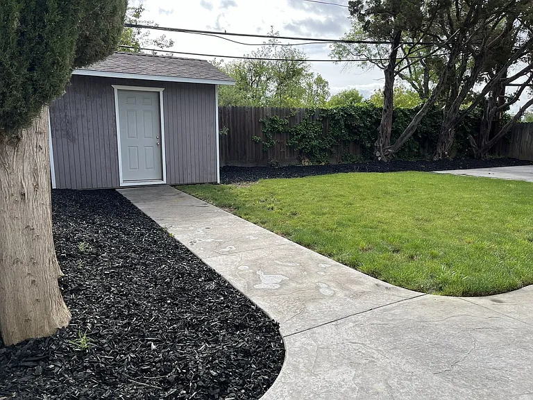 1311 Spruce Dr — Photo 14