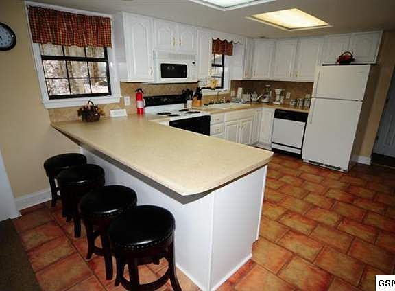 4th image of 1464 S Baden Dr