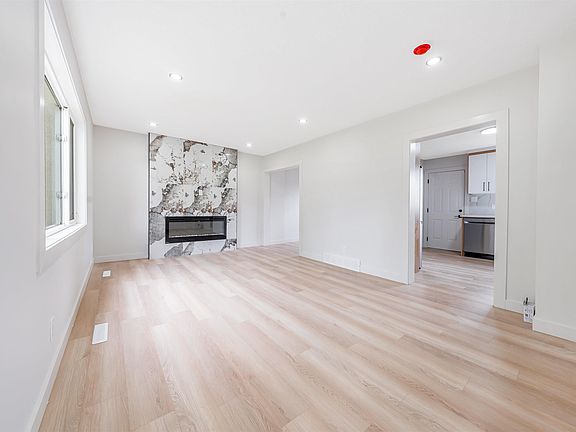 4th image of 13309 89a St NW