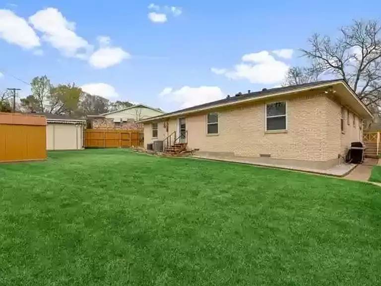 10809 Marchant Cir — Photo 3