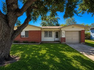 833 Booty St, Sinton, TX 78387