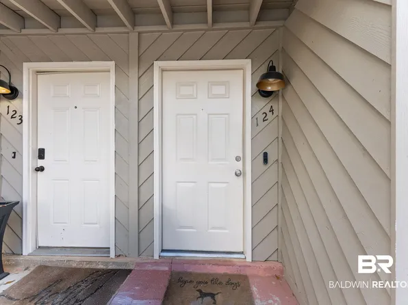 512 Lake Forest Blvd APT 124F, Daphne, AL 36526
