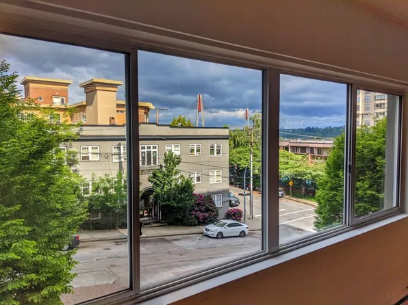 52 4th St, New Westminster, BC V3L 2T6