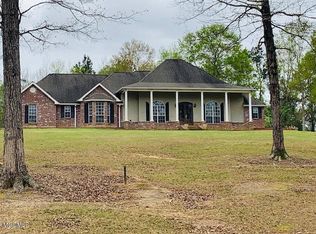 55 Ridgeland Dr, Carriere, MS 39426