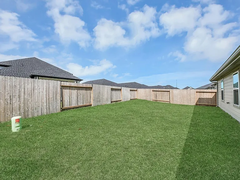 31138 Warwick Coast Ct — Photo 32