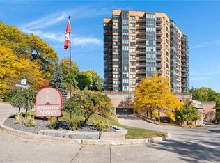 237 King St W #402, Cambridge, ON N3H5L2