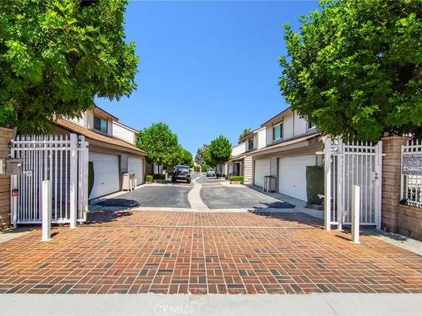 18319 Collins St APT 2, Tarzana, CA 91356