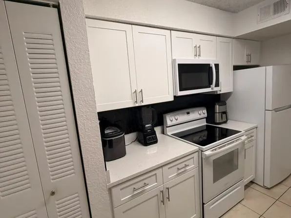 2217 Grand Cayman Ct APT 1216, Kissimmee, FL 34741
