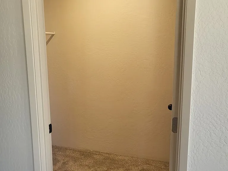 1688 NE Lynda Ln — Photo 32