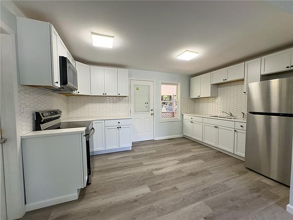 4th image of 4417 Wood Ave