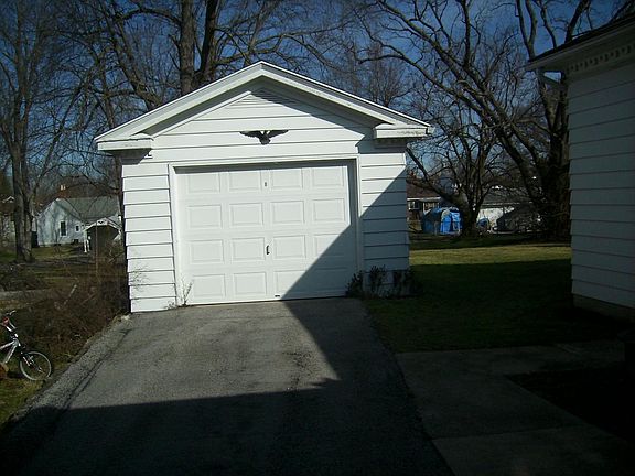 4th image of 318 E Pleasant St