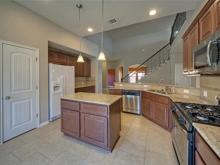 18413 SW Falcon Pointe Blvd — Photo 4