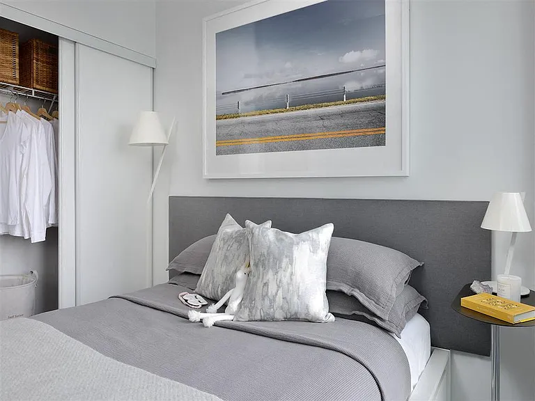 15 Roehampton Ave — Photo 12
