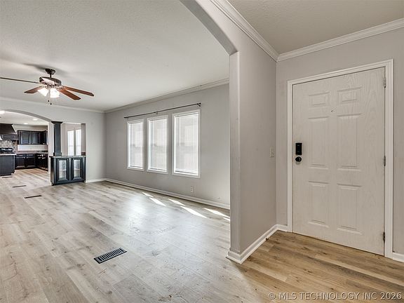 5th image of 48 Ridgeview Dr