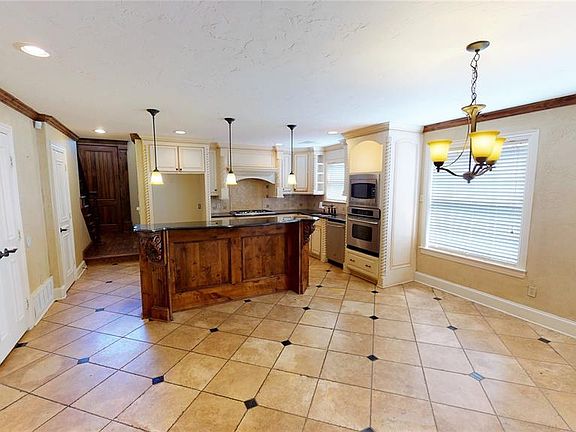 4th image of 1012 Breezewood Dr