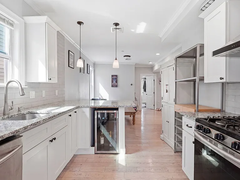30 Rawson St #3 — Photo 4