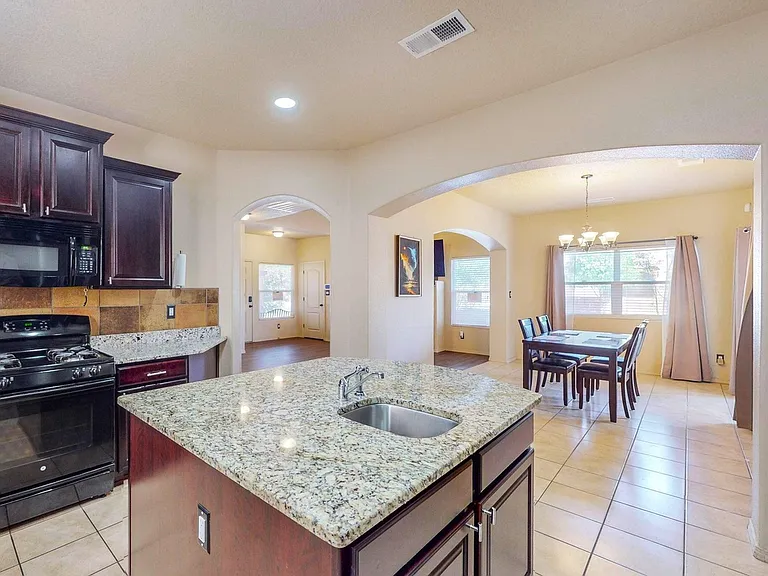 5700 Strand Loop SE — Photo 11